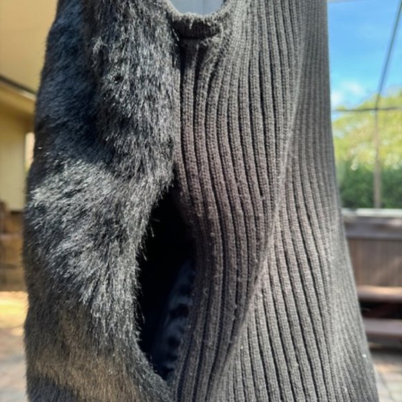 KIKIT Zippered Vest Black Faux Fur front/Sweater Back (reversible) Size 8 - Picture 6 of 14